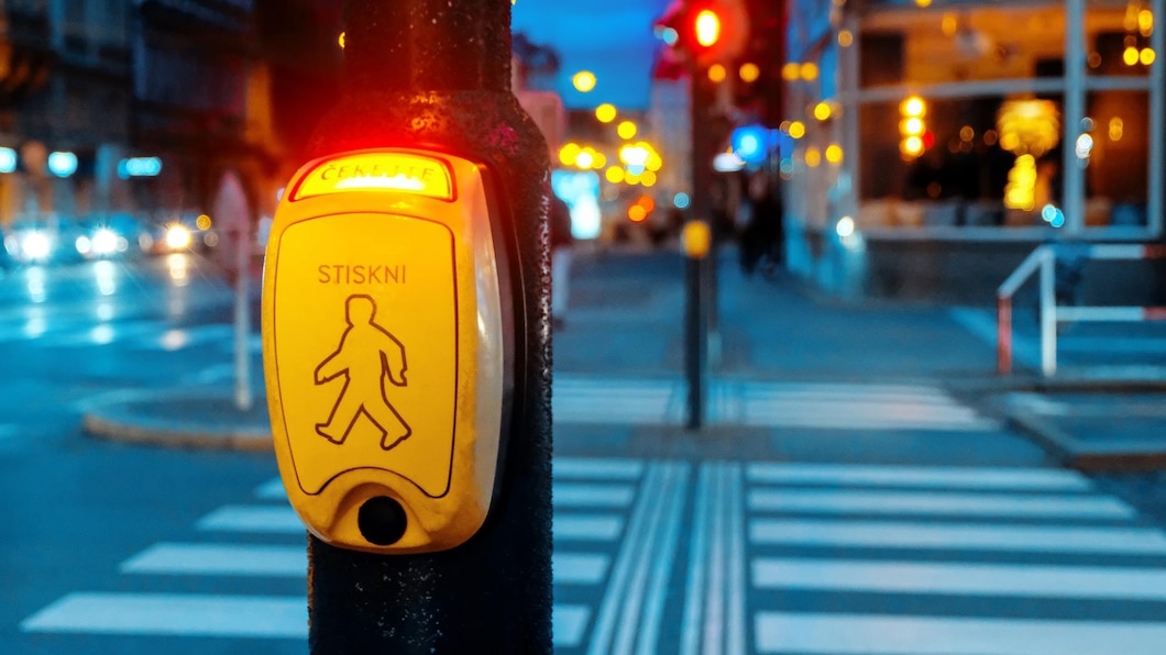 Jak nowoczesne urządzenia bezpieczeństwa ruchu drogowego wpływają na poprawę bezpieczeństwa na polskich drogach?