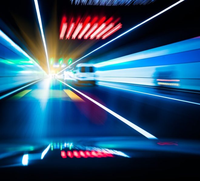 Jak wybrać odpowiednie oświetlenie dla pojazdów uprzywilejowanych: poradnik dla kierowców